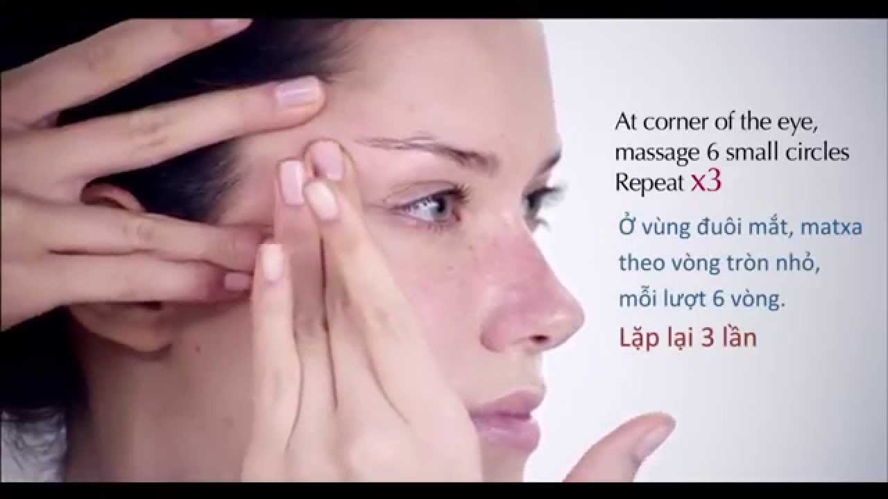 massage mắt kết hợp với thoa kem mắt massage mắt kết hợp với thoa kem mắt