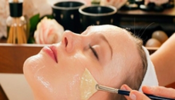 Massage mặt với tinh dầu đúng cách và hiệu quả