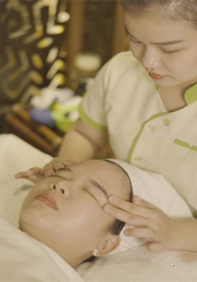 FACE MASSAGE BY LINE OHUI AND MASK CLAY