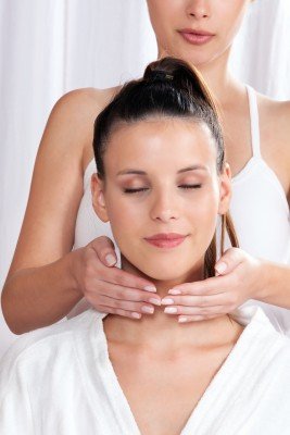 massage vùng cổ, hàm, gáy