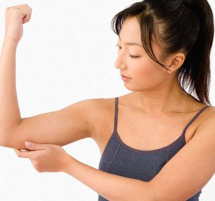 động tác 3: giảm mỡ bắp tay bằng những động tác đơn giản