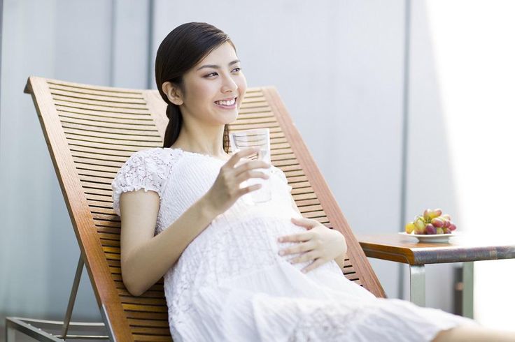 pregnant woman should habit to drink plenty of water